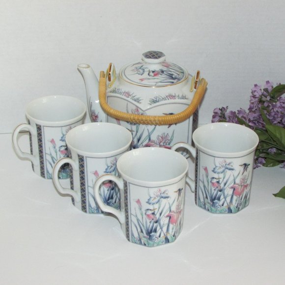 Vintage Tea Set Iris & Hummingbirds Teapot 4 Mugs Japan Cottagecore Cabincore - Picture 12 of 13